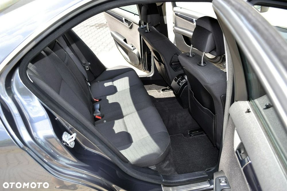 Mercedes-Benz Klasa C 180 BlueEFFICIENCY 7G-TRONIC Elegance - 30