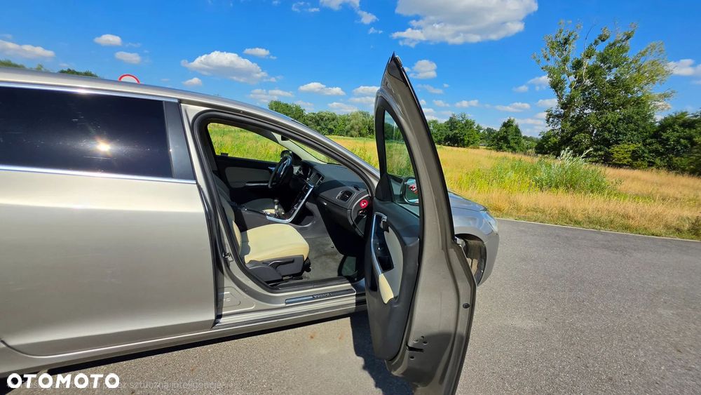 Volvo V60 D4 Momentum - 19