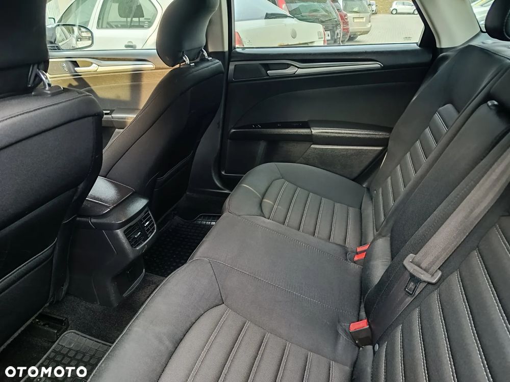 Ford Fusion - 12