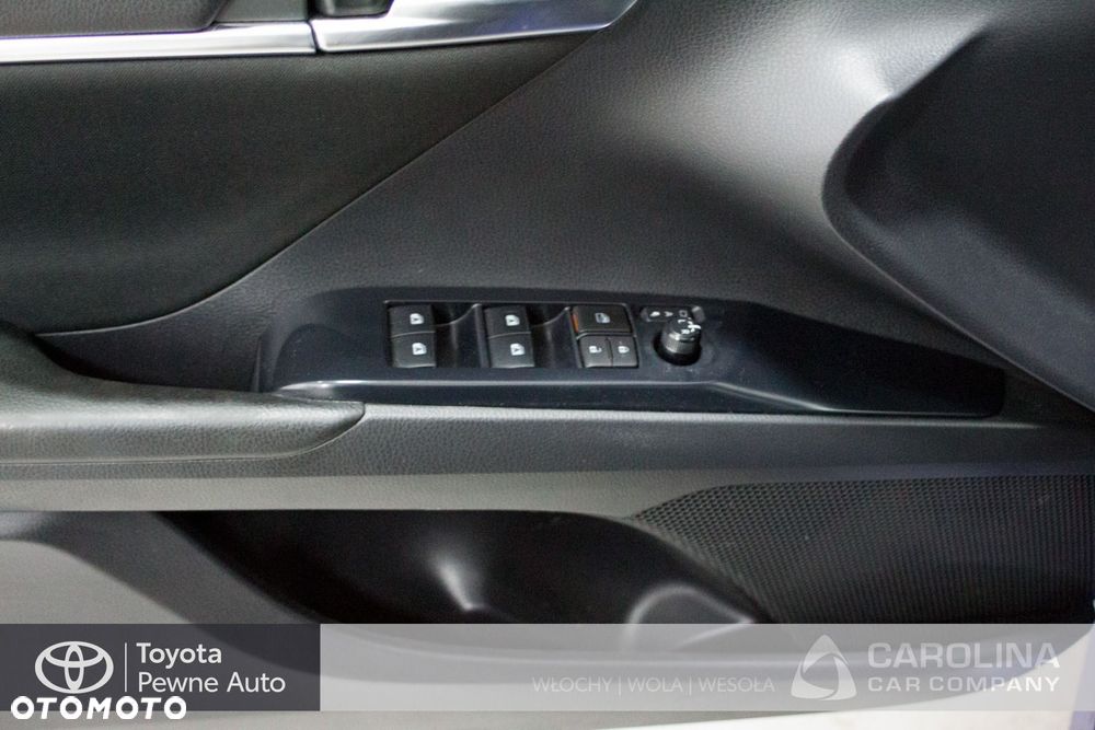 Toyota Camry - 12