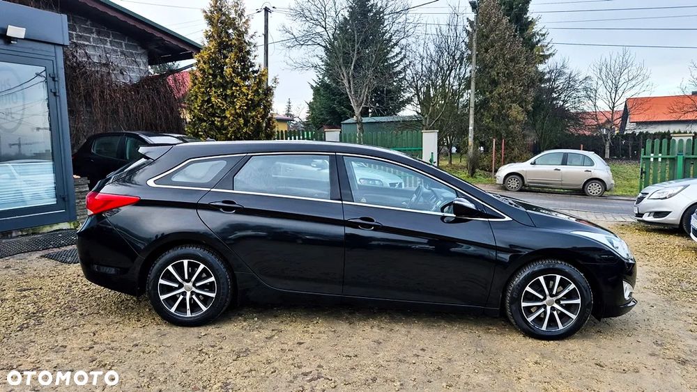 Hyundai i40 Kombi blue 1.6 Family+ - 12