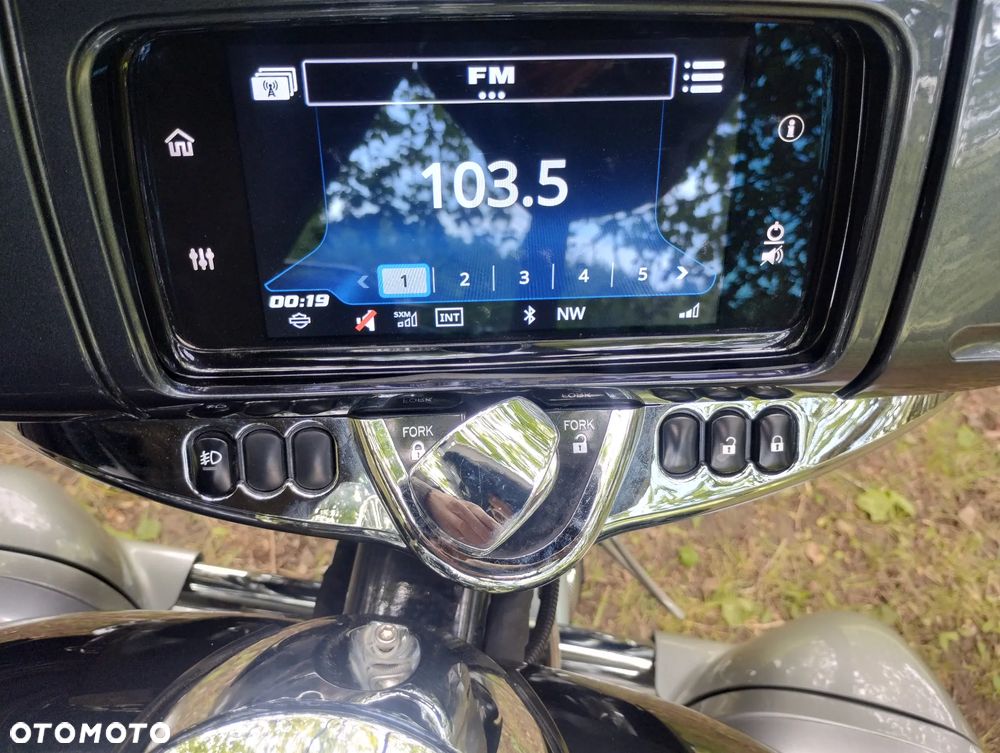 Harley-Davidson CVO Street Glide - 34