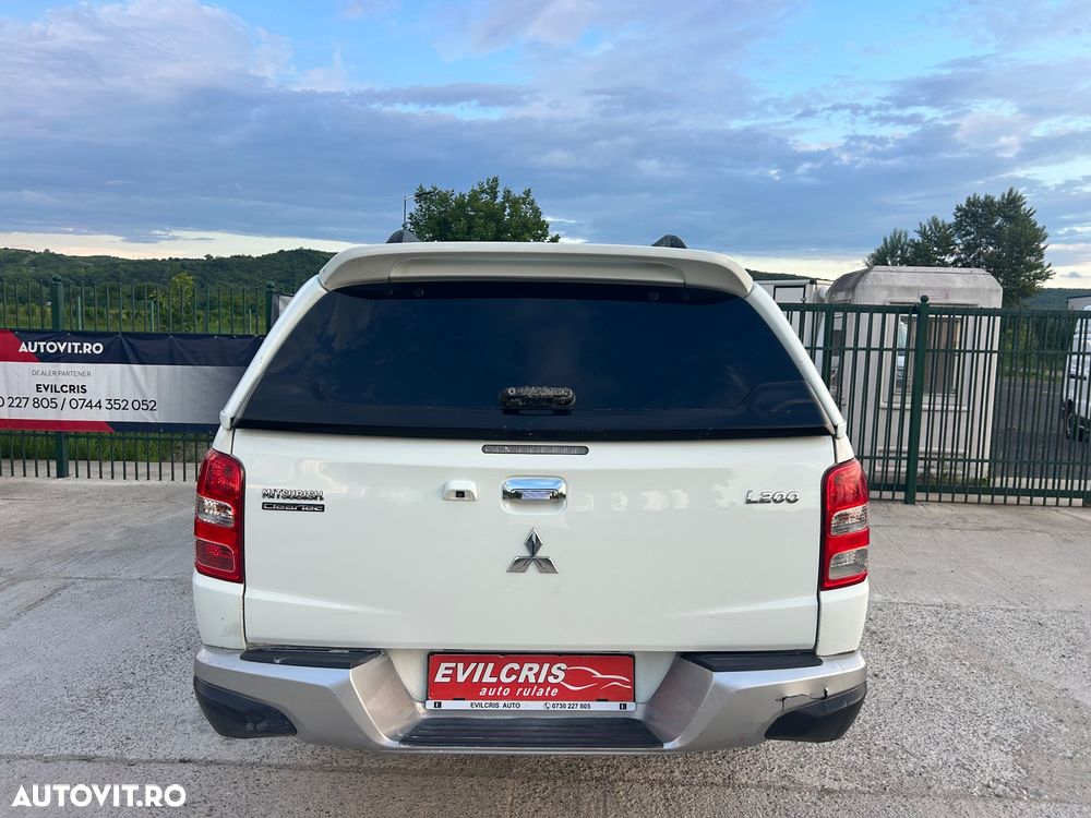 Mitsubishi L200 - 10