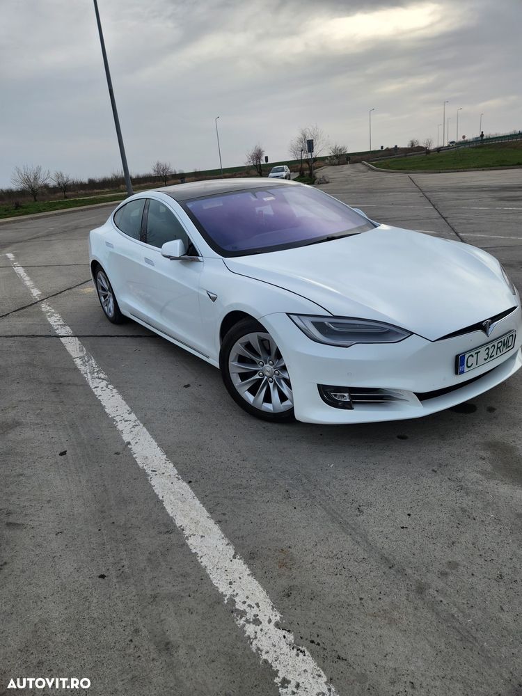 Tesla Model S - 4