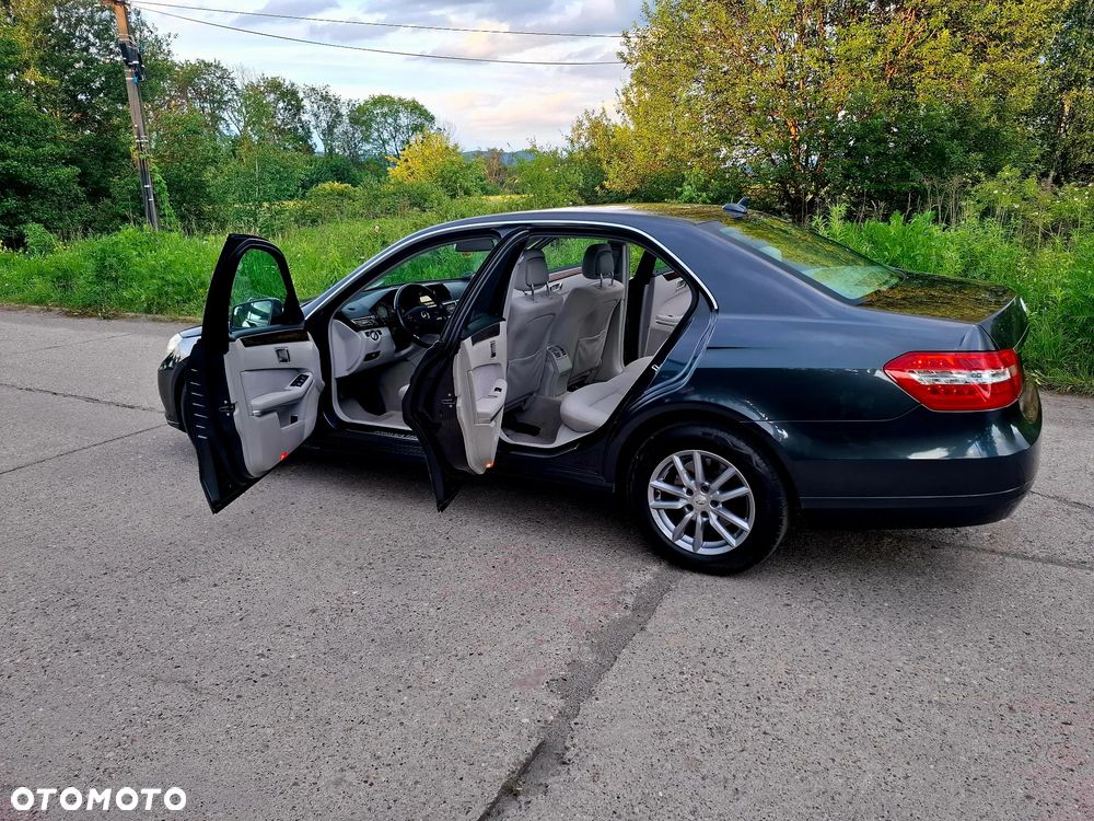 Mercedes-Benz Klasa E 220 CDI DPF BlueEFFICIENCY Elegance - 27