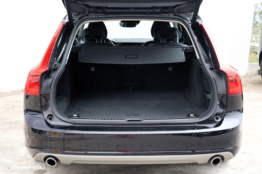 Volvo V90 2.0 D4 Momentum Geartronic - 4