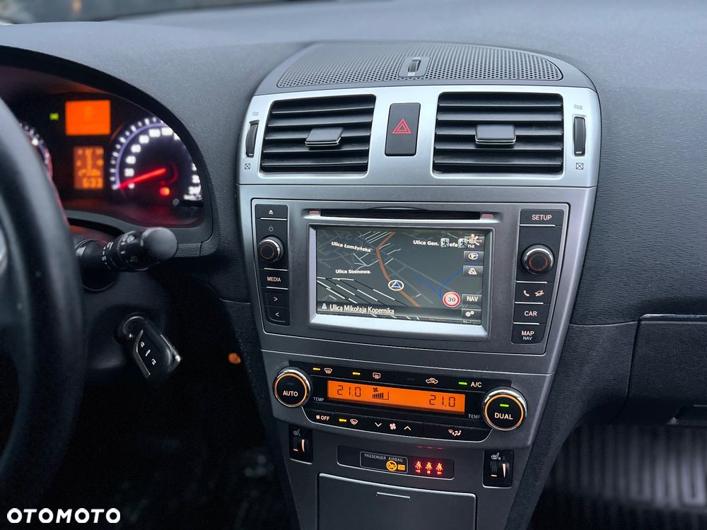 Toyota Avensis 2.0 D-4D Executive - 12