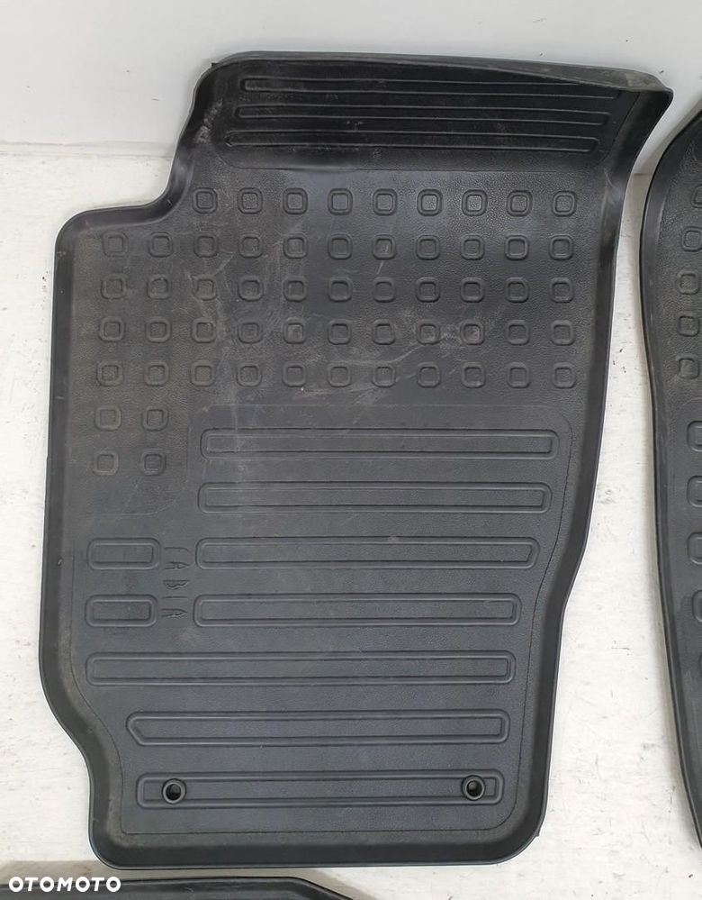 DYWANIKI CHODNICZKI GUMOWE SKODA FABIA I 6Y1862435 6Y0862451 4SZT - 4