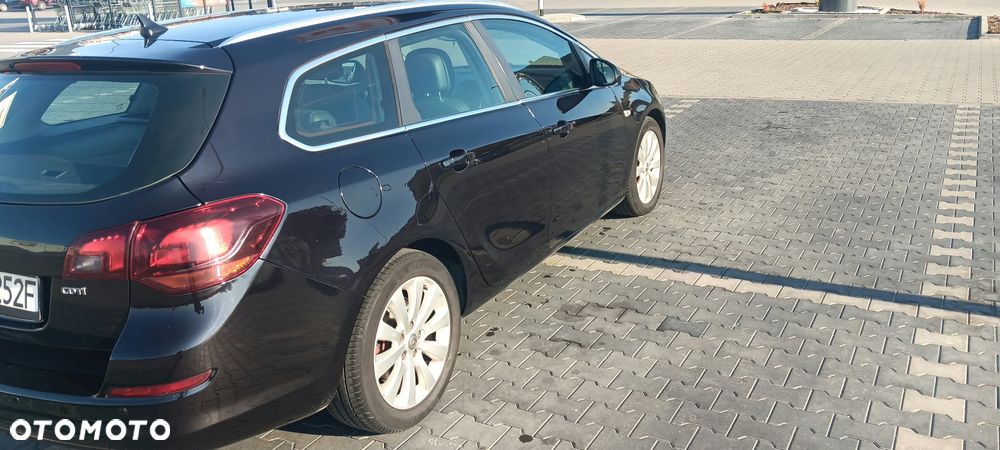 Opel Astra J 2011 photo 3