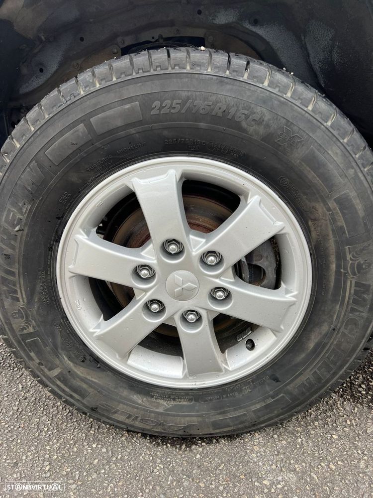 Mitsubishi L200 2.5 DI-D Club Invite AC 3L 4WD - 5