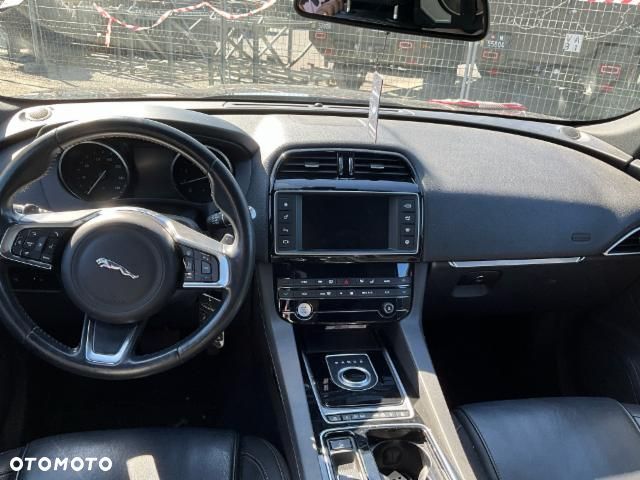 Jaguar F-Pace - 10