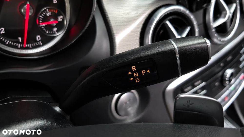 Mercedes-Benz CLA 220 4Matic 7G-DCT AMG Line - 16