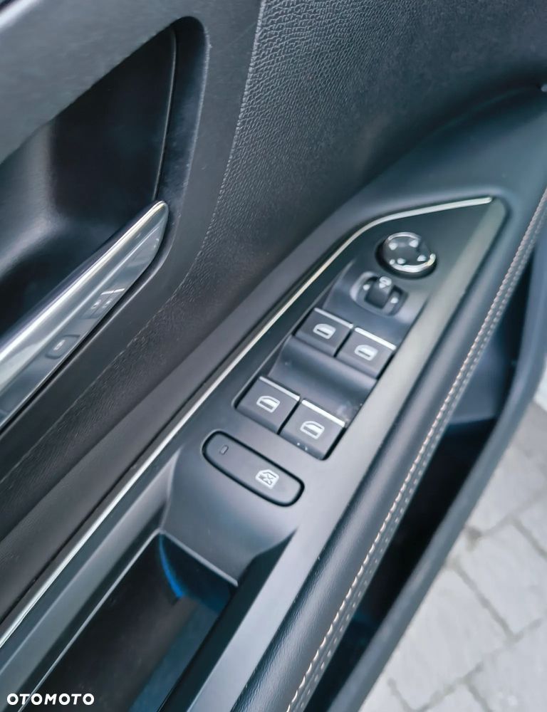 Peugeot 5008 PureTech 130 EAT8 Stop & Start GT - 28