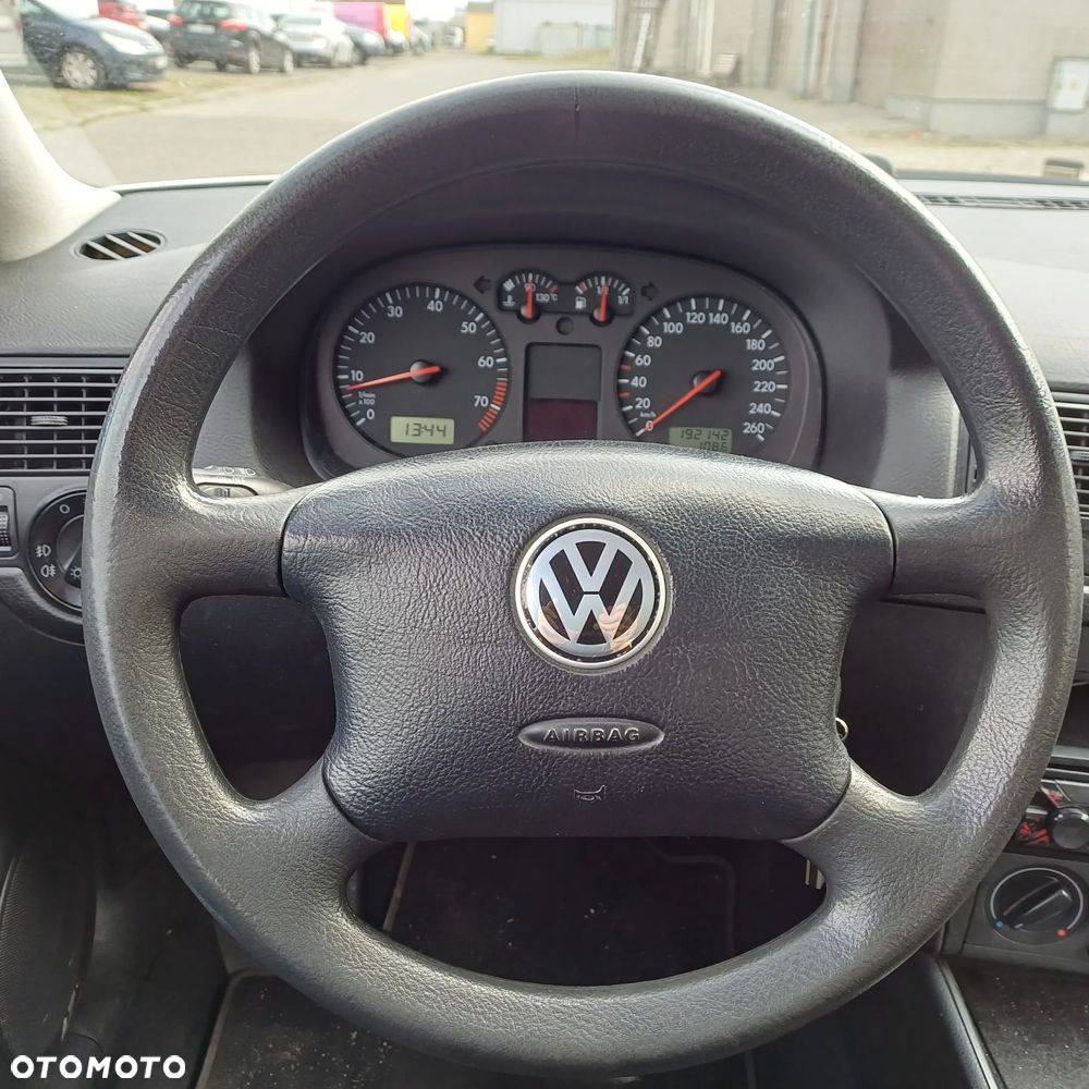 Volkswagen Golf 1.6 - 12