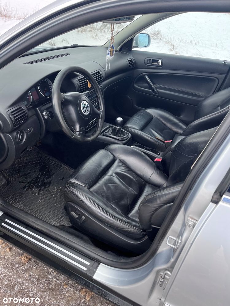 Volkswagen Passat 2.8 V6 4Motion Highline - 10