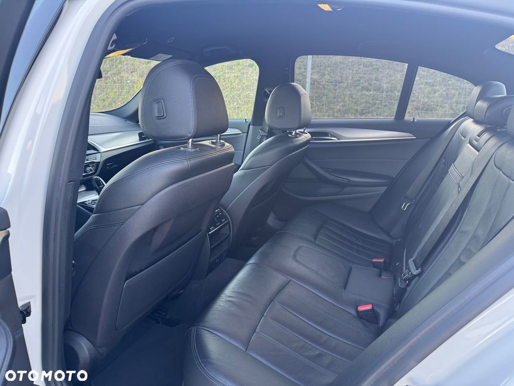 BMW Seria 5 520d M Sport - 15