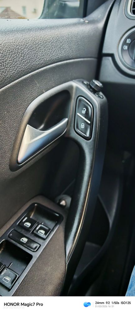 Volkswagen Polo 1.4 TDI (Blue Motion Technology) Comfortline - 15