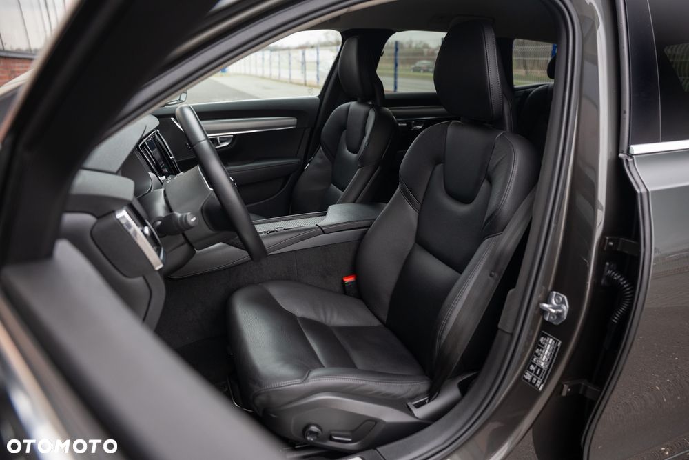 Volvo V90 D3 Geartronic Momentum Pro - 24
