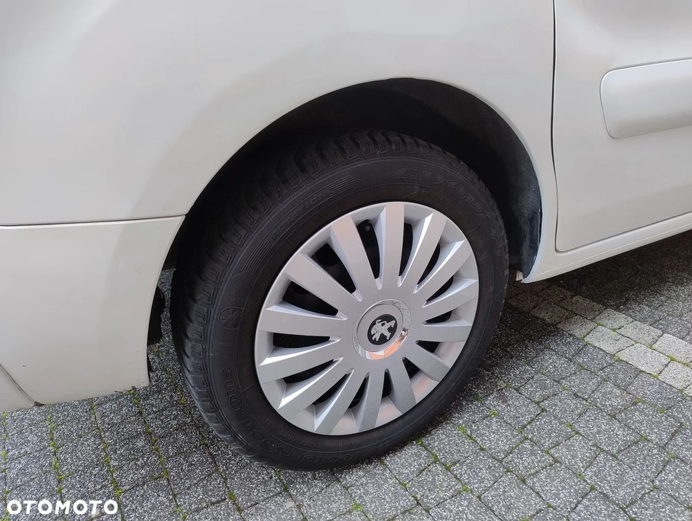 Peugeot PARTNER PO LIFT 1.6 HDI (90KM) 5-BIEGÓW KLIMA TEMPOMAT TABLET STAN IDEALNY FULL OPCJA BEZWYPADKOWY SERWIS KM NIE MA RDZY ! ! ! - 38