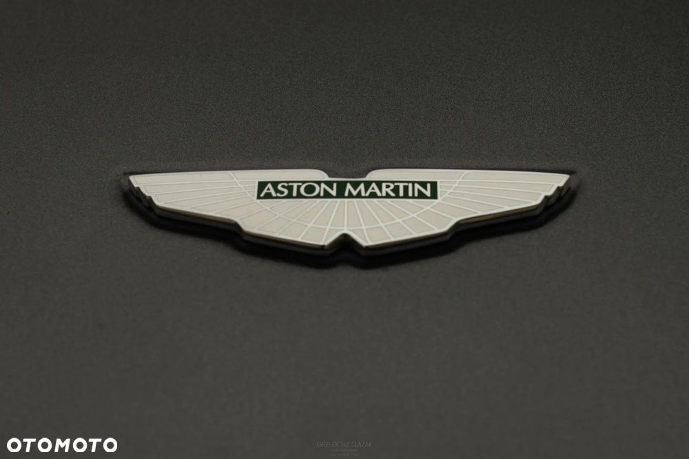 Aston Martin V8 Vantage - 11