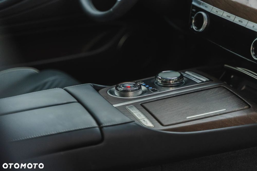 Genesis G80 2.5T AWD AT8 Luxury Line - 38