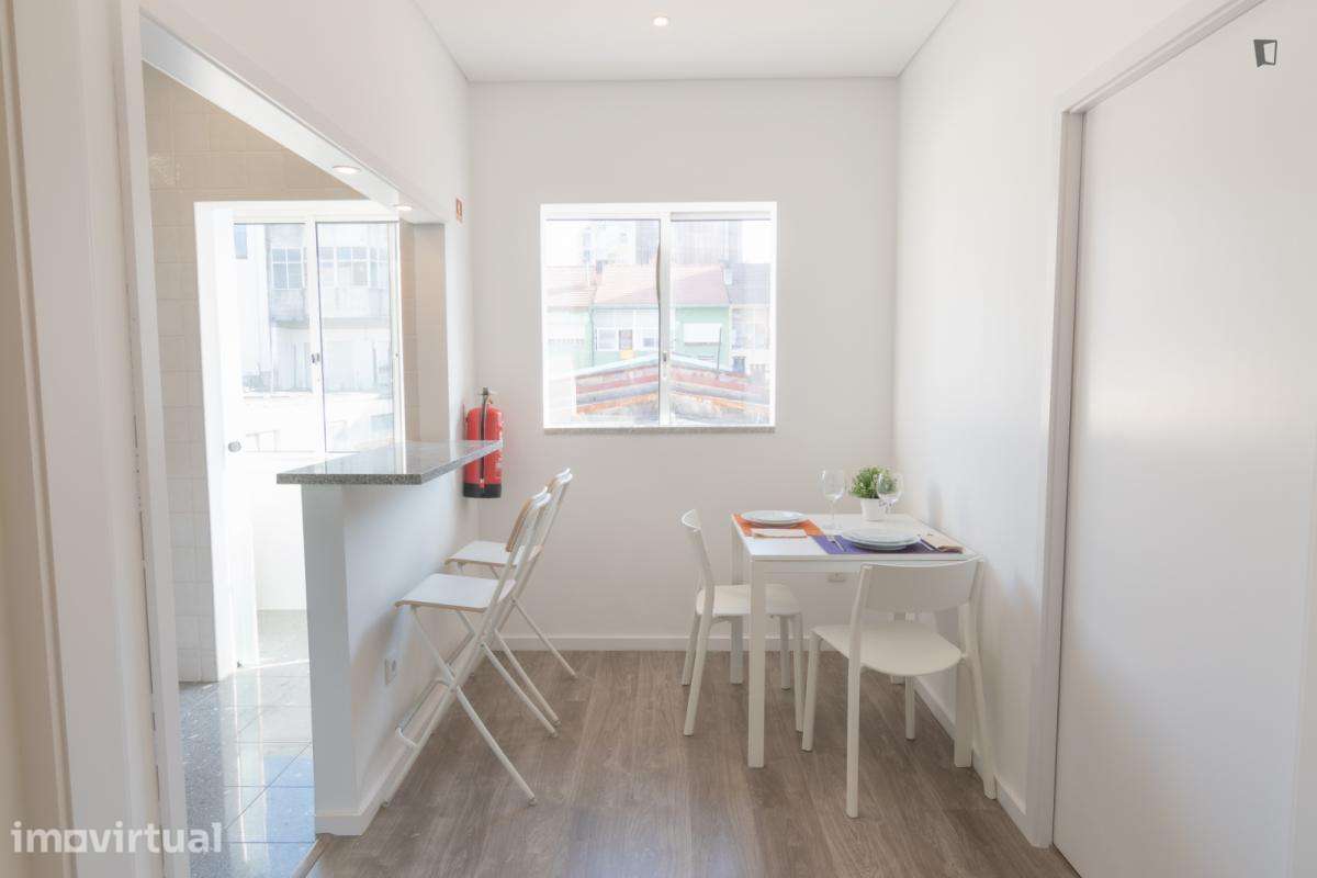 Quarto - localizado em Santa Marinha Porto - Grande imagem: 4/10