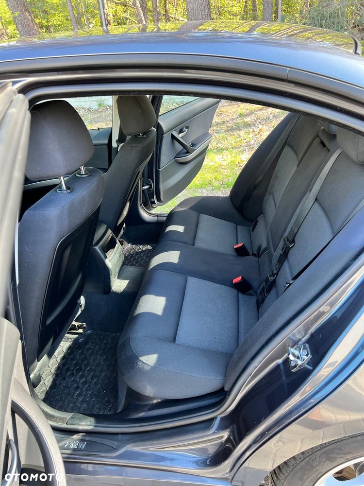BMW Seria 3 318i - 22
