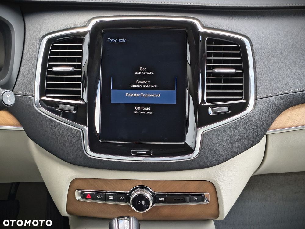 Volvo XC 90 - 24