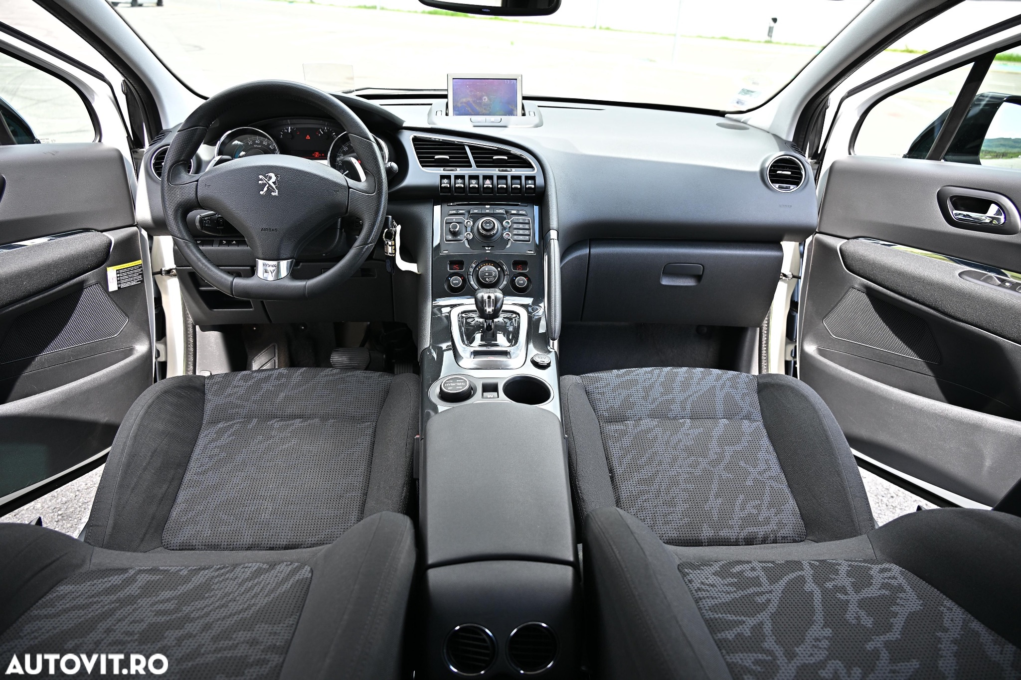 Peugeot 3008 Hybrid4 - 13