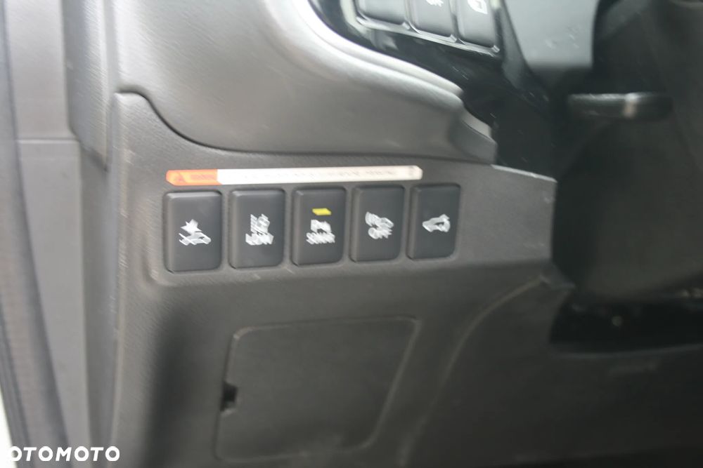 Mitsubishi Outlander - 8