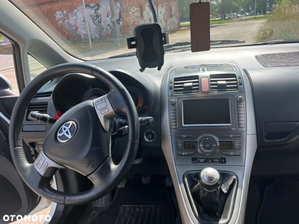 Toyota Auris 2.2 D-4D X + NAVI - 7