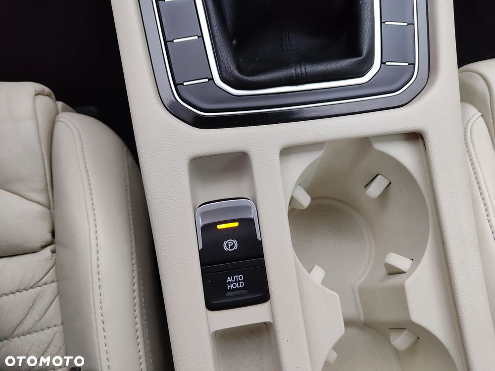 Volkswagen Passat - 29