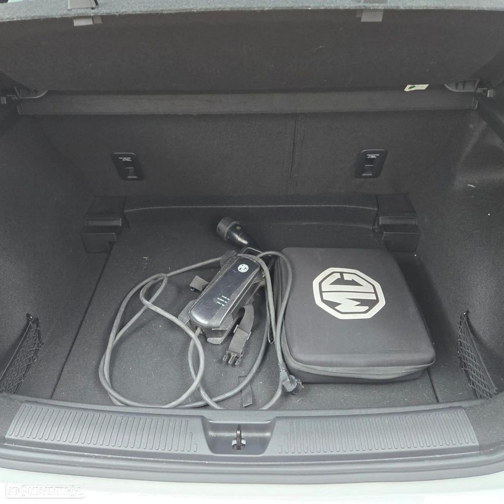 MG MG4 64 kWh Luxury - 24