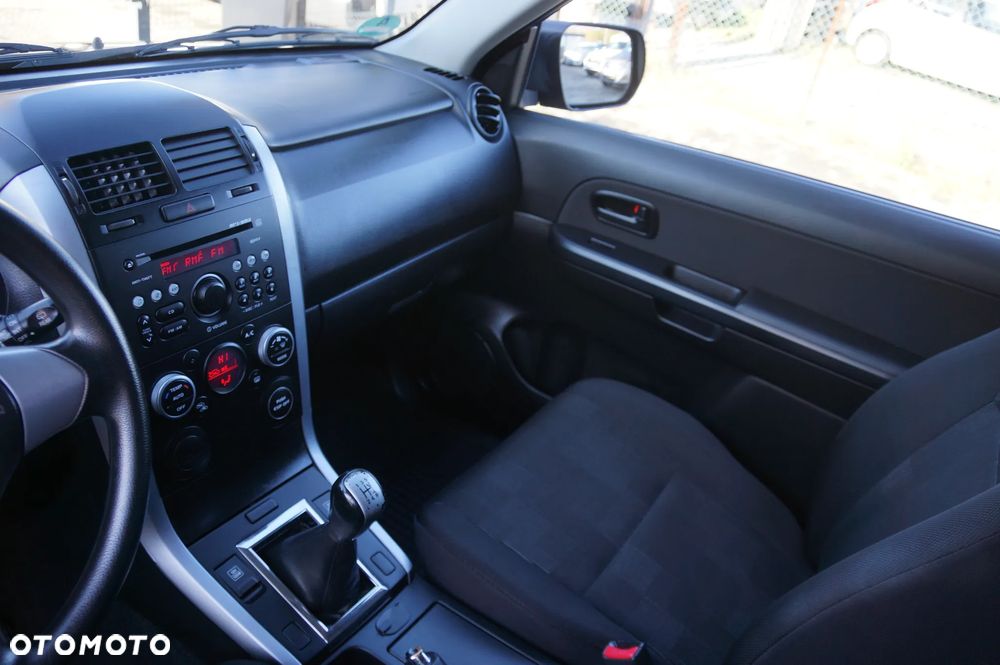 Suzuki Grand Vitara 1.6 Comfort - 16
