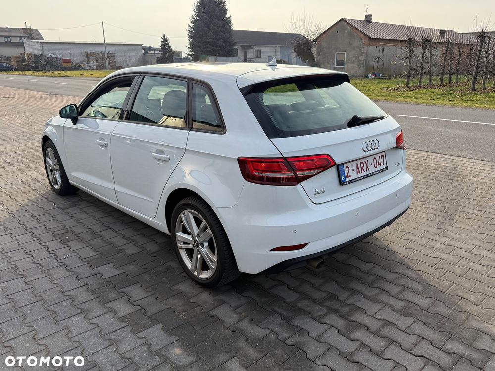 Audi A3 Sportback 1.6 TDI (clean diesel) S tronic Attraction - 5
