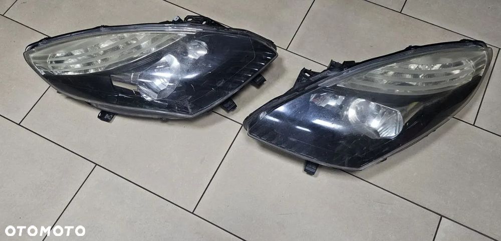 Lampa przednia / przód prawa / Renault Scenic III - 1