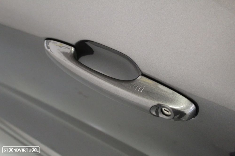 Ford Kuga 1.5 EcoBoost ST-LINE - 25