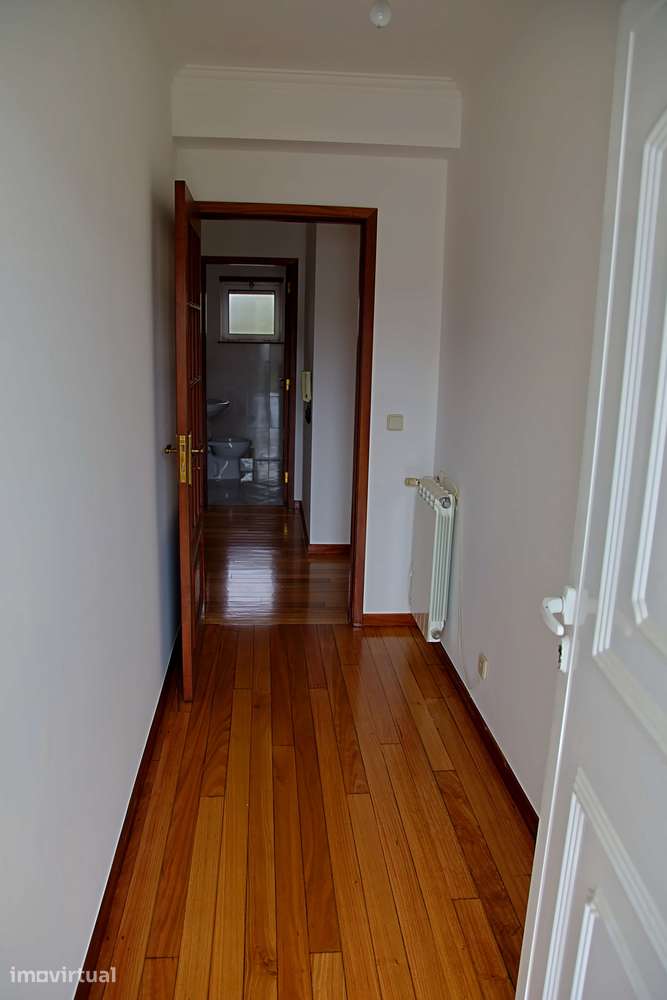 Arrenda-se T2 no R/C com 2 casas de banho em Santa Marta de Portuzelo - Grande imagem: 2/11