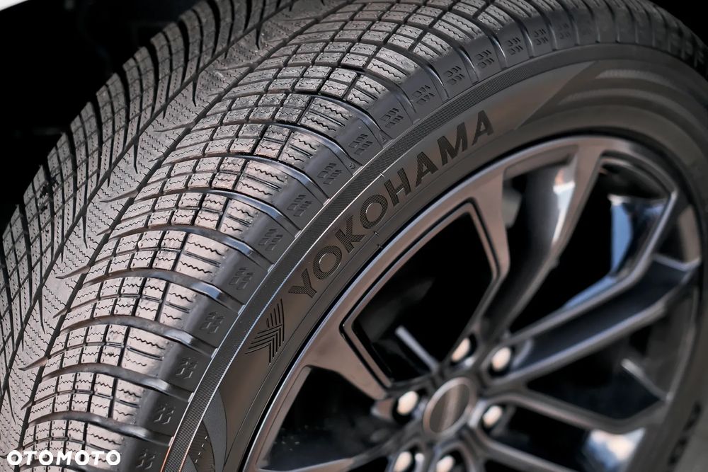 Jeep Grand Wagoneer - 19