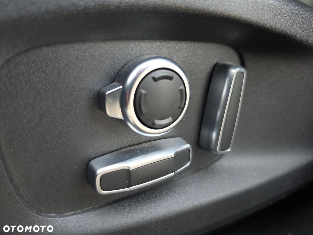 Jaguar F-Pace 5.0 V8 S/C AWD SVR - 12