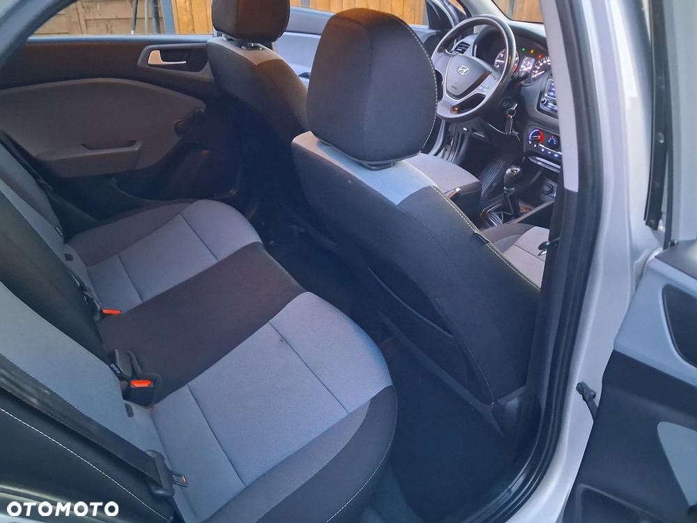 Hyundai i20 blue 1.2 Classic - 10