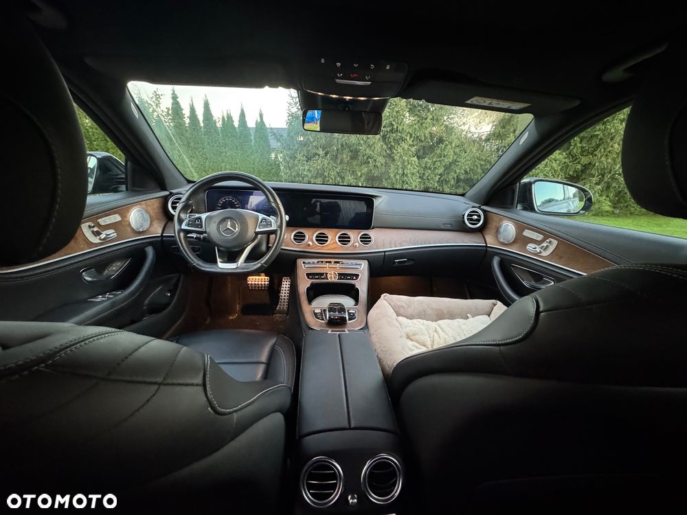 Mercedes-Benz Klasa E 400 4-Matic 9G-TRONIC - 19