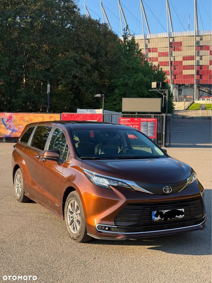 Toyota Sienna - 4