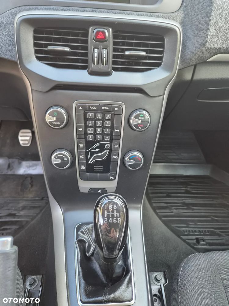 Volvo V40 D2 Drive-E Momentum - 10