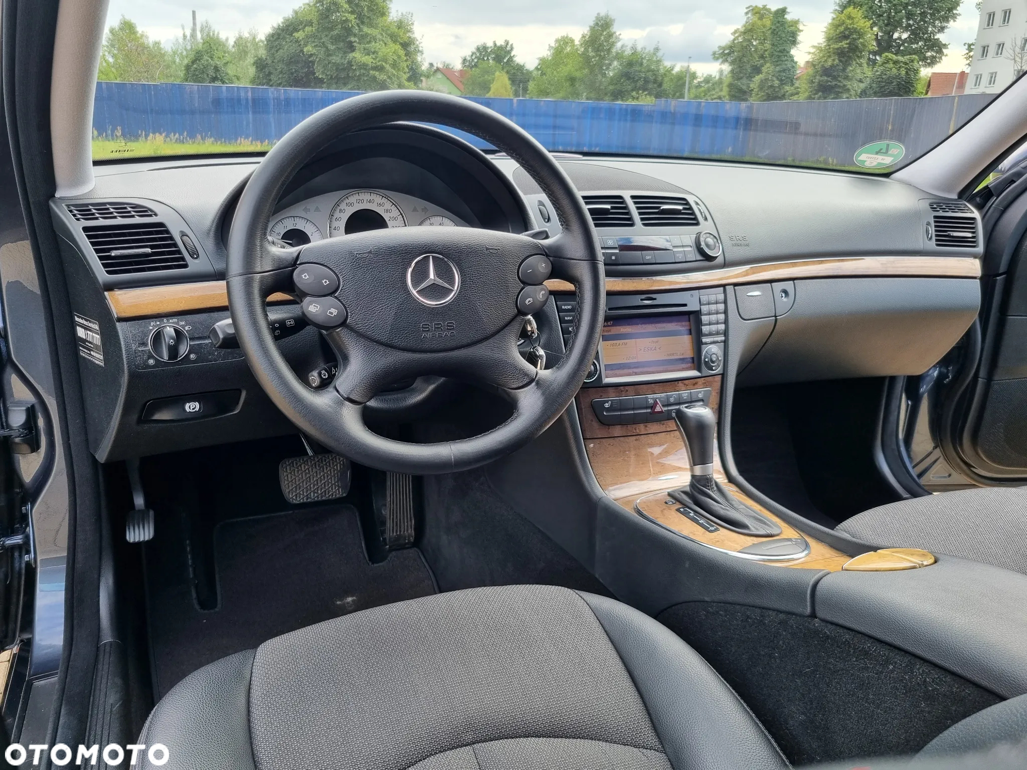 Mercedes-Benz Klasa E 200 T BlueEFFICIENCY 7G-TRONIC Avantgarde - 23