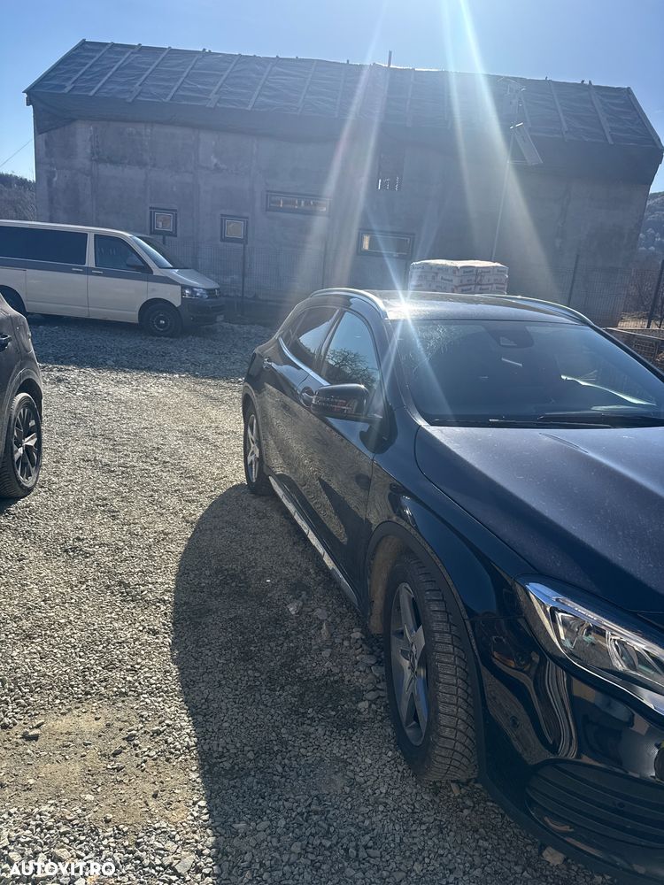 Mercedes-Benz GLA 200 7G-DCT - 2