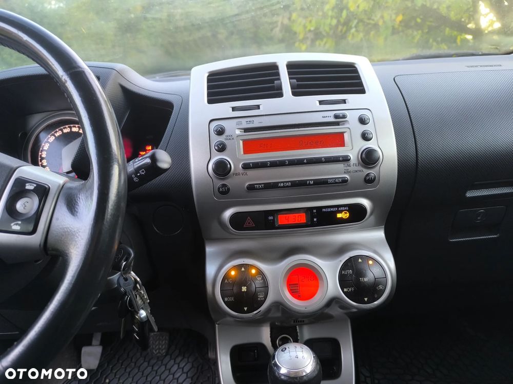 Toyota Urban Cruiser 1.4 D-4D Sol 4x4 - 9