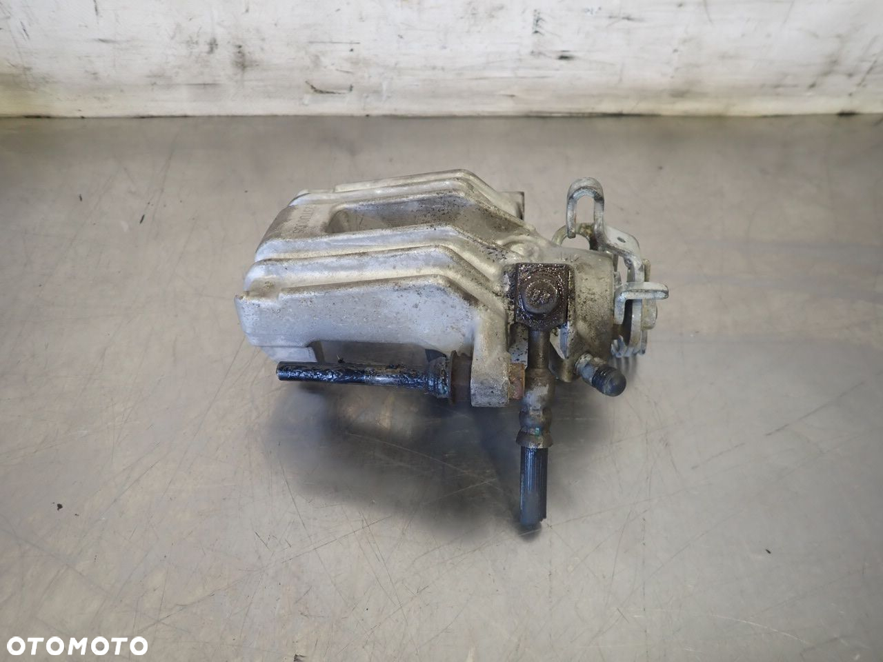 ZACISK HAMULCA PRAWY TYŁ VOLKSWAGEN BORA 1.9 23TU0005 - 3