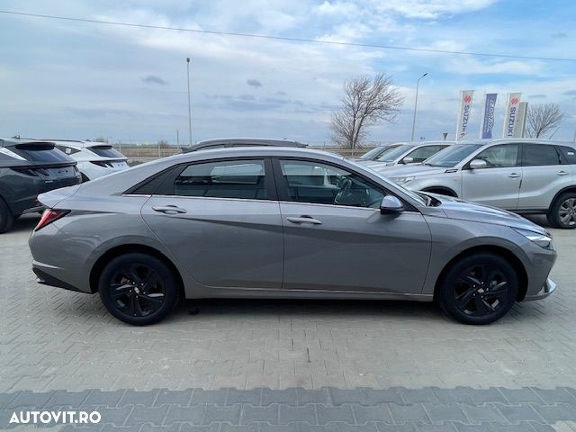 Hyundai Elantra 1.6 l 123 CP 6MT Highway - 14