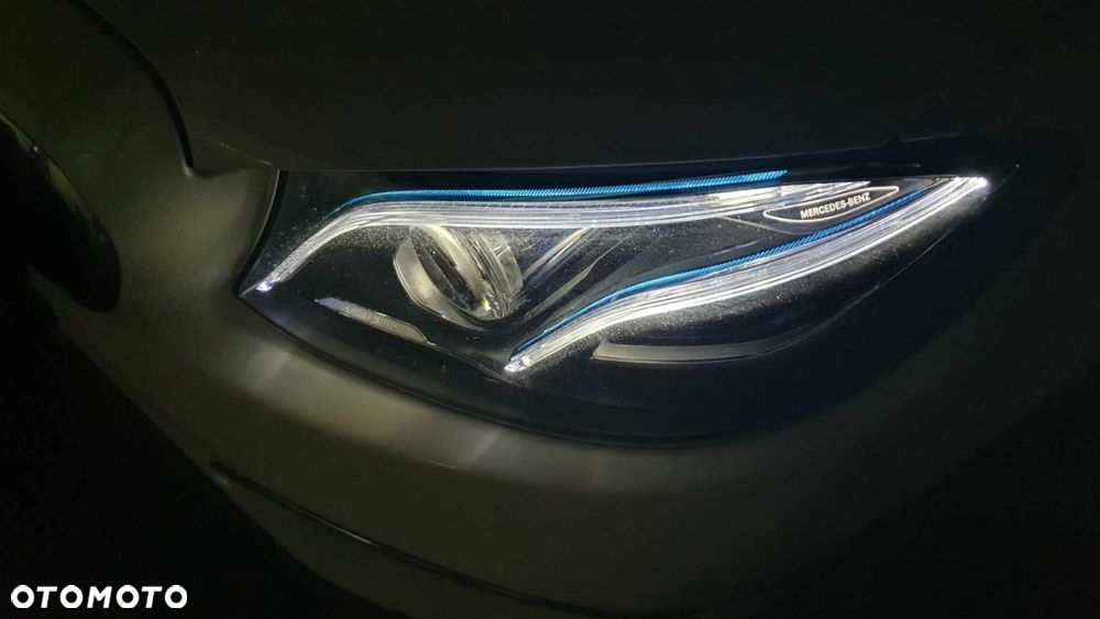 Mercedes-Benz Klasa E 220 d 9G-TRONIC - 21